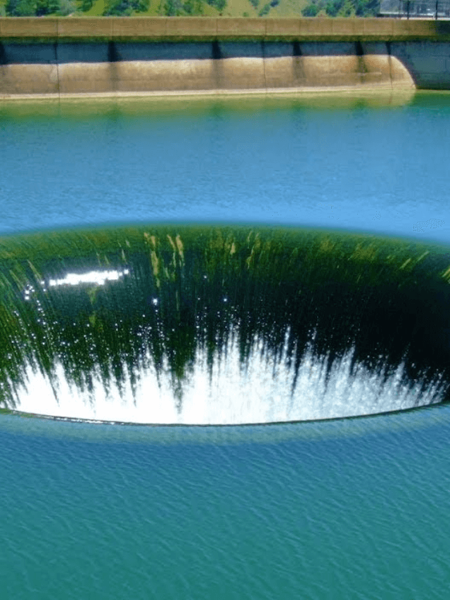 9 Crazy Lakes You Can’t Swim In